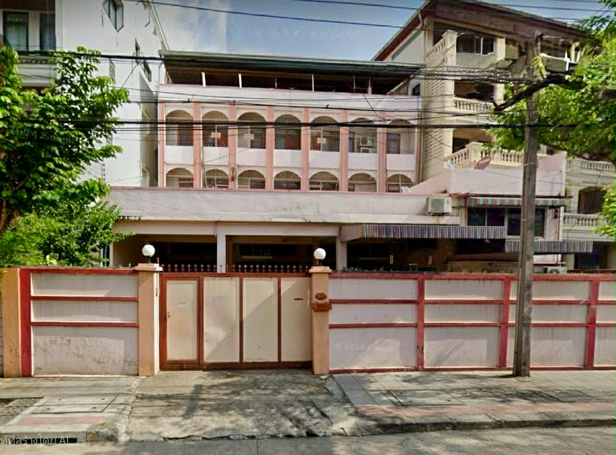 ขายบ้านวงเวียนใหญ่ เจริญนคร : บ้านเดี่ยวทำเลทอง ใกล้ ICON SIAM   ติดถนนใหญ่ ไม่ต้องเข้าซอย!