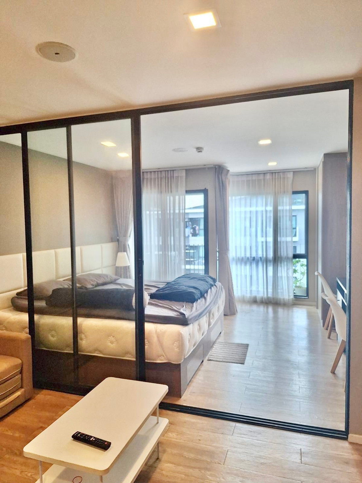 For SaleCondoPathum Thani,Rangsit, Thammasat : Urgent, balcony room with pool view, front end project, next to Mingle Mall, can walk to class!!!