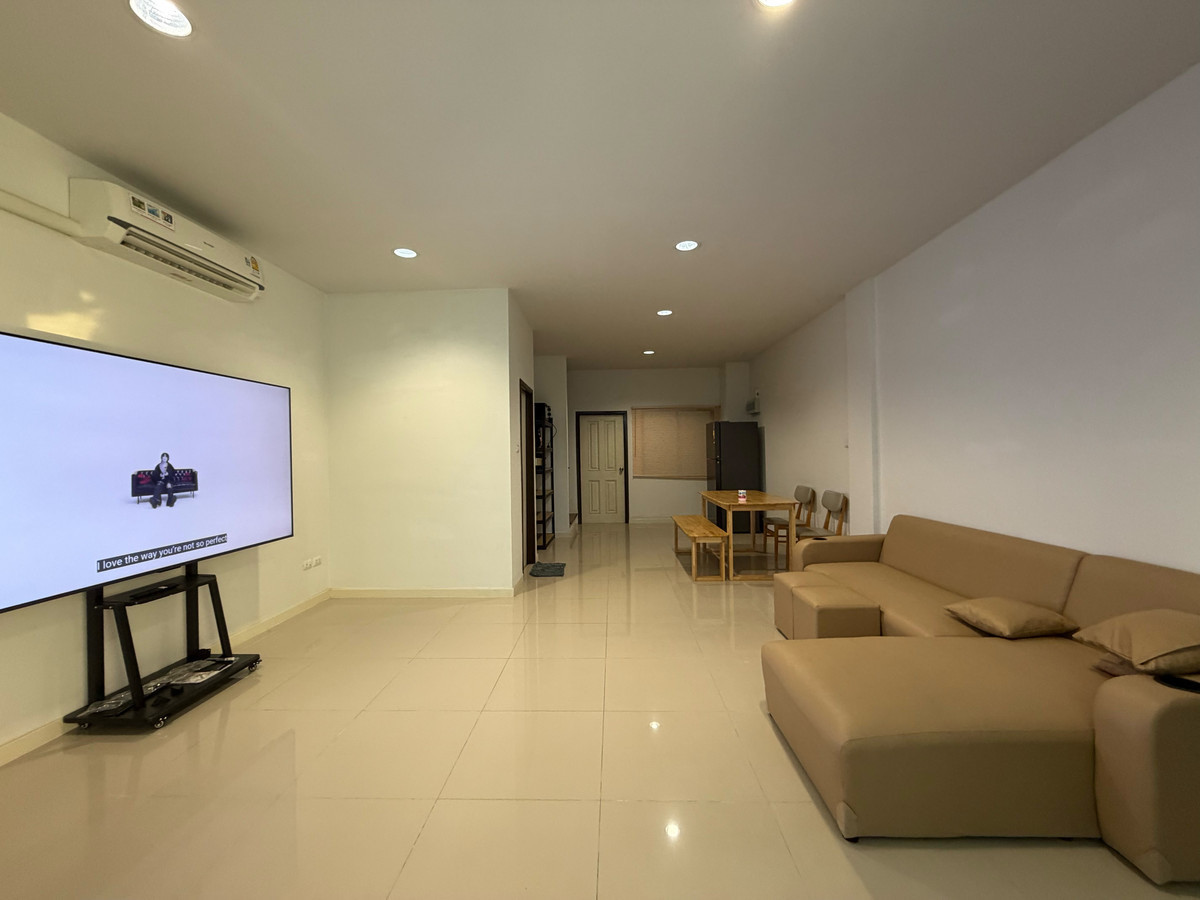 For RentTownhomePattanakan, Srinakarin : Townhome for rent, City Link Rama 9-Srinakarin, fully furnished, near Paseo Ramkhamhaeng and Airport Link.
