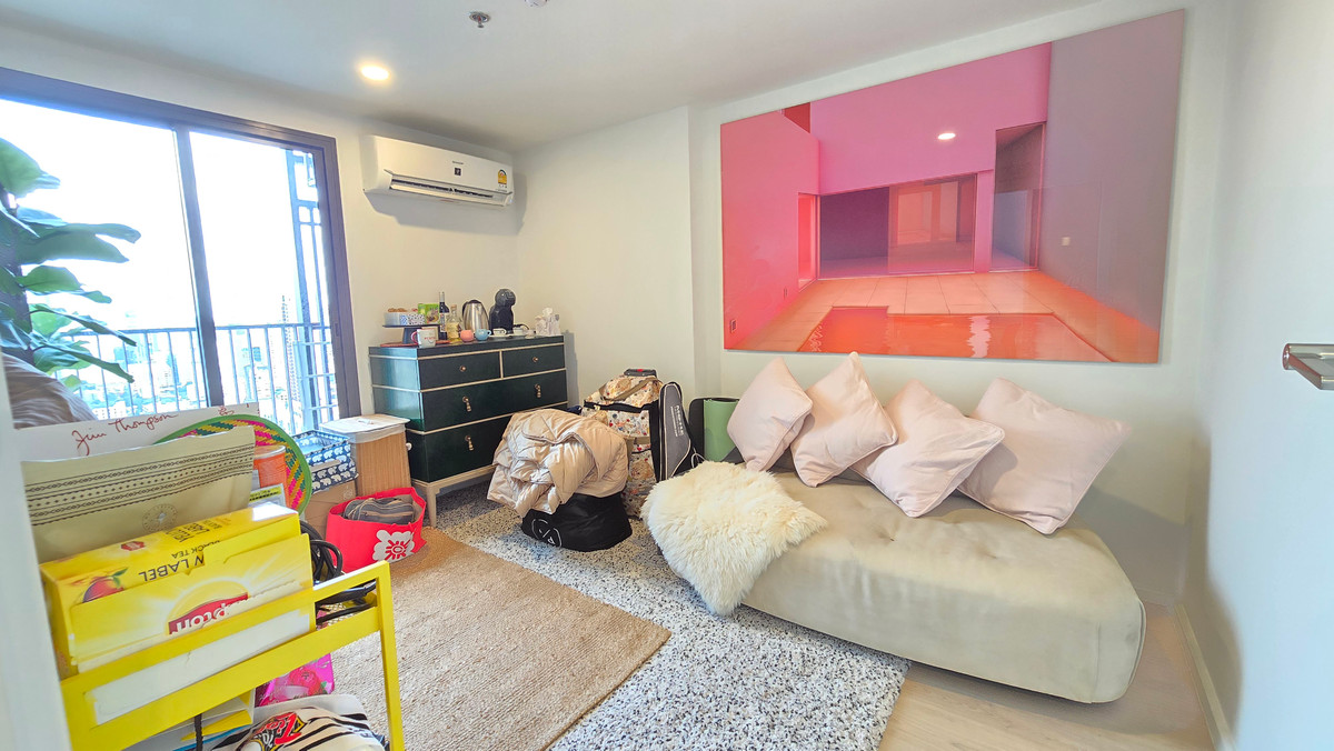 For SaleCondoKhlongtoei, Kluaynamthai : Urgent sale! Life Rama4 Asoke Vertiplex, 33rd floor, ceiling height 4.4 m. | View of Benjakitti Park + Sukhumvit | Fully furnished with luxury brands, including Art Pieces.