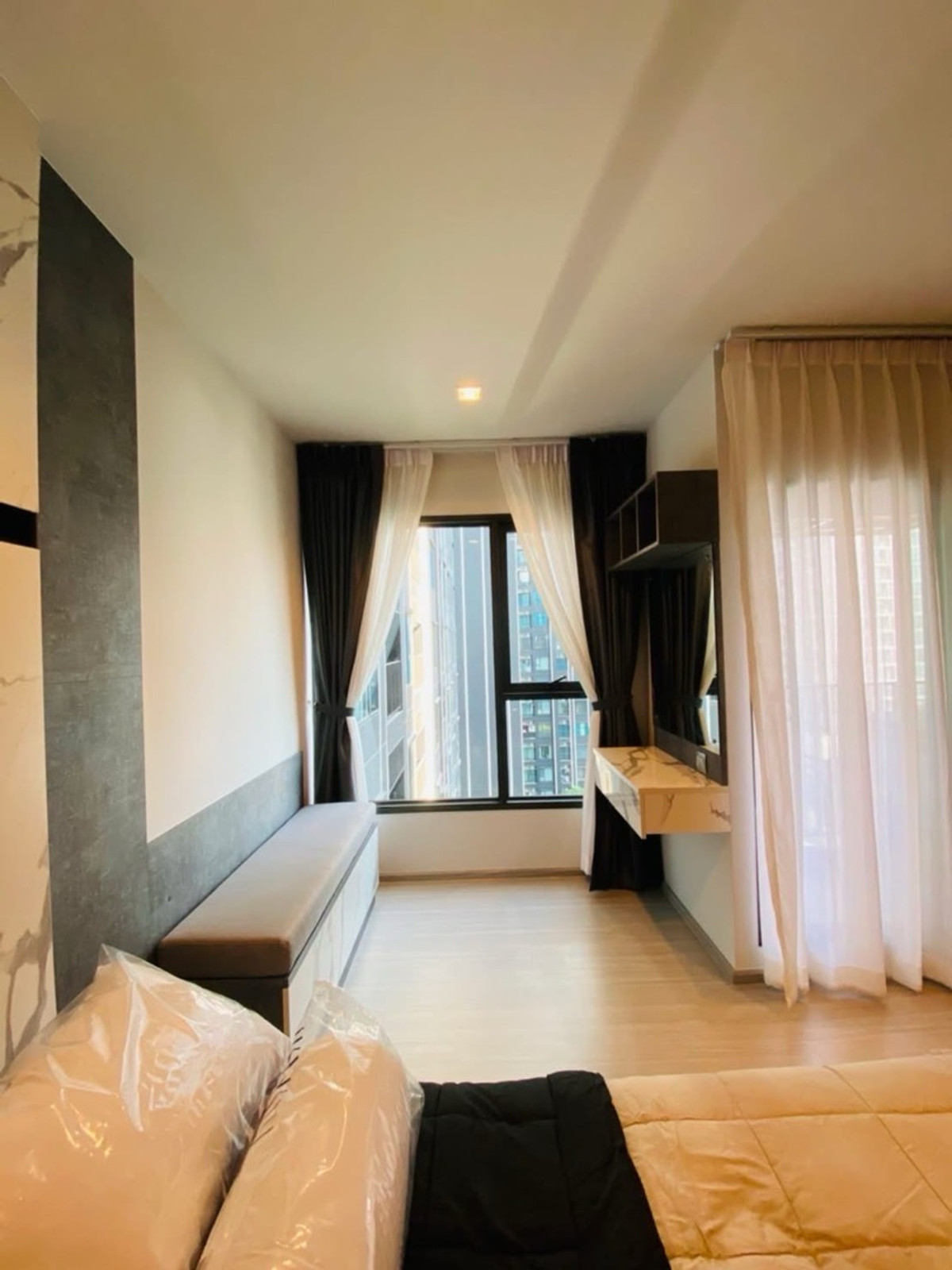 For RentCondoRama9, Petchburi, RCA : 💛Life Asoke-Rama 9 ready to move in, rent only 17,000, Building B, 13++ floor, 25 sq m., east side, garden corner. If interested, make an appointment to view. 064-6696546 Minnie, this number can be reached on Line.