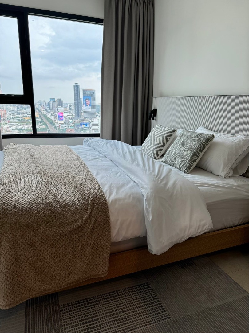 For RentCondoRama9, Petchburi, RCA : 🔥For Rent Now🔥 Life Asoke, East-facing, unobstructed view, quiet, no buildings blocking the view, fully furnished, ready to move in, near MRT Phetchaburi.