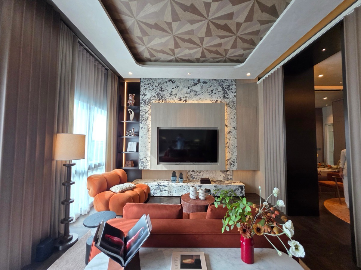 For SaleHousePattanakan, Srinakarin : 📍House for sale, Sang Khiam Krungthep Keetha project, size 655 Sq.m, 4 bed 5 bath, special price only 65,000,000 MB, contact 086-795-9997.