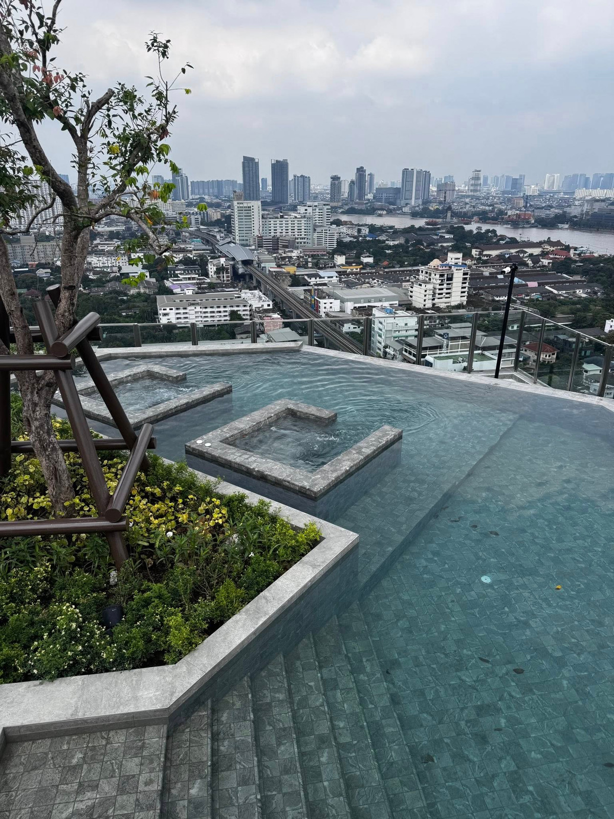 ขายคอนโดปิ่นเกล้า จรัญสนิทวงศ์ : 𝐂𝐡𝐚𝐩𝐭𝐞𝐫 𝐎𝐧𝐞 𝐒𝐩𝐚𝐫𝐤 𝐂𝐡𝐚𝐫𝐚𝐧 🔥การันตีราคาดีที่สุด ส่วนลดจัดเต็ม 𝟏 ห้องนอน 𝟏 ห้องน้ำ 📱𝟬𝟵𝟮-𝟴𝟬𝟴-𝟴𝟴𝟵𝟵