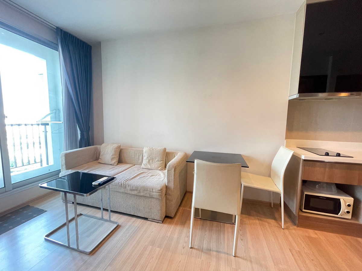 For RentCondoSathorn, Narathiwat : Rhythm Sathorn, available rooms ready for rent, special discount 17,000/month by the end of this year.