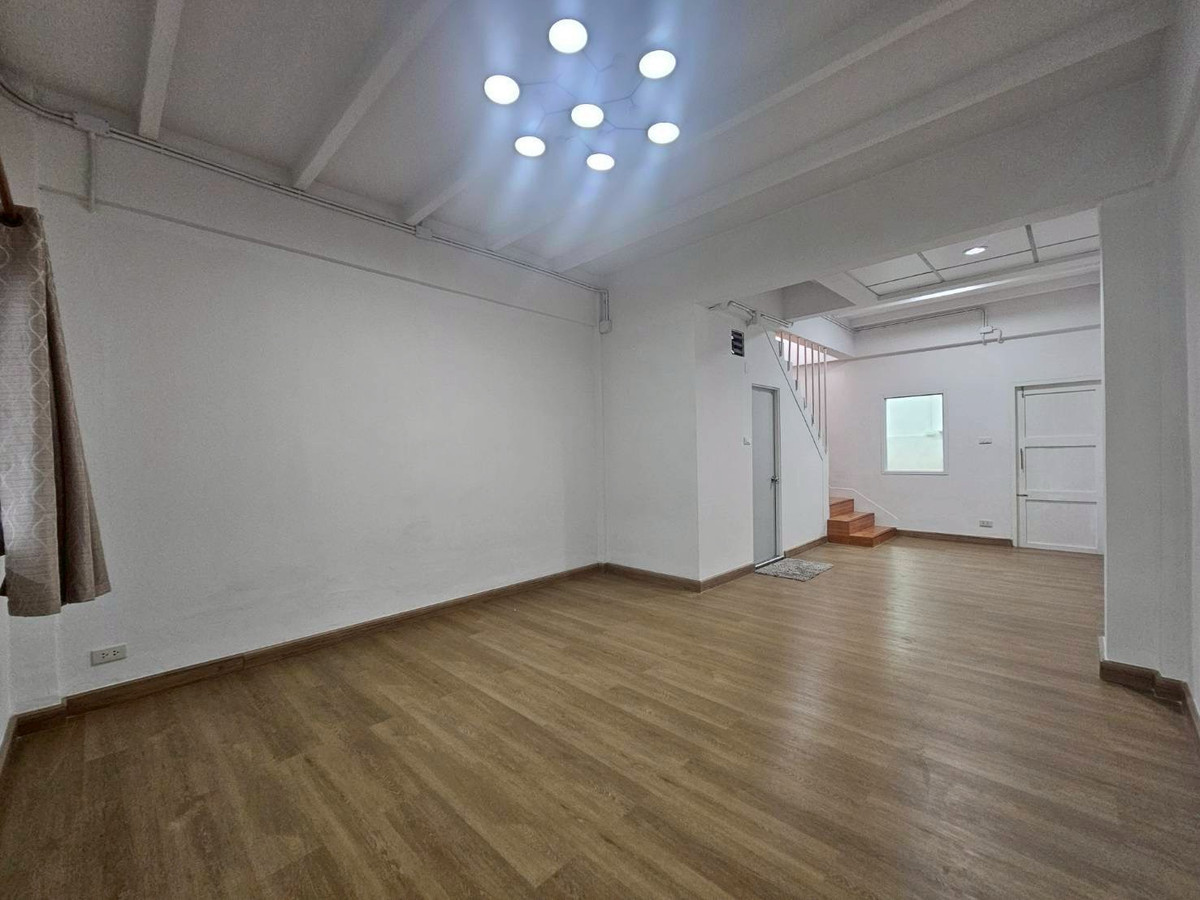 ขายทาวน์โฮมรามคำแหง หัวหมาก : ขายทาวน์เฮาส์ 2 ชั้น หมู่บ้านปรีชา 8 บ้านรีโนเวทใหม่พร้อมอยู่ ราคาดีมาก (N.1936)