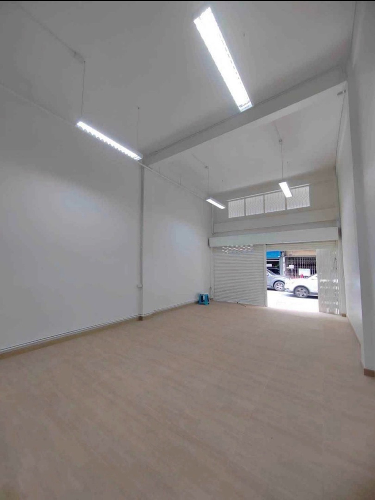 For RentShop HouseRatchathewi,Phayathai : 🏢 Prime 4-Storey Commercial in Phay Thai / Mixed-Use Building for Rent – High Visibility & Flexible Layout