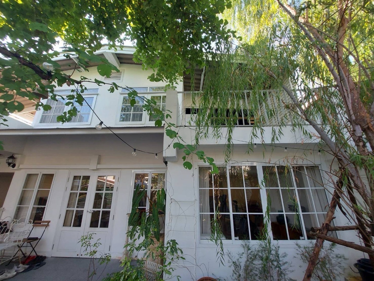 ขายบ้านพัฒนาการ ศรีนครินทร์ : ขายบ้านเดี่ยว มบ.เสรี พระรามเก้า 45 ซ.5 ทะลุ The Nine ได้ | รีโนเวทสวย อบอุ่น 6 ห้อง 3 น้ำ ห้องเยอะ! 63 ตร.ว. จอด 4 คัน