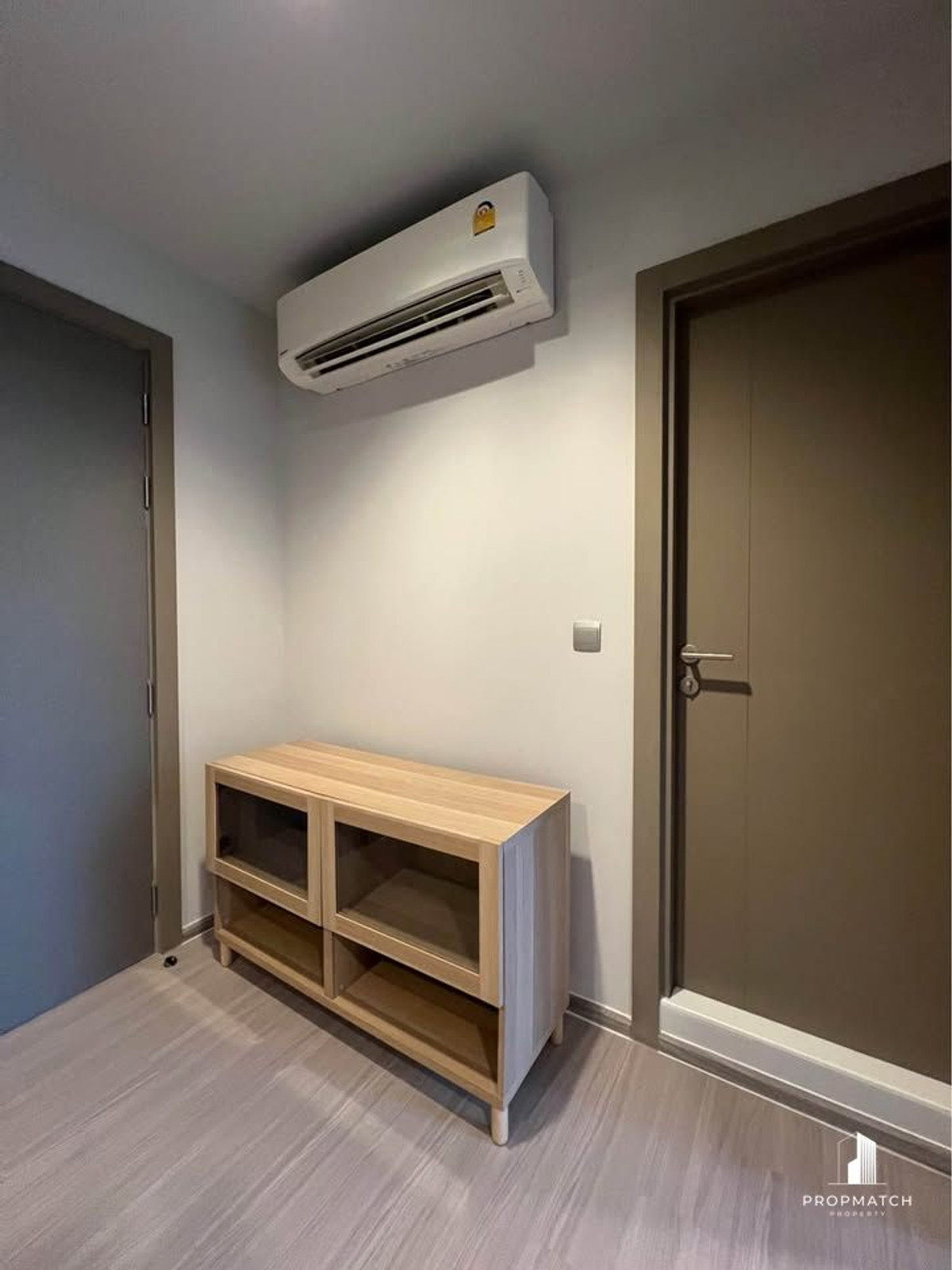 For RentCondoRama9, Petchburi, RCA : 💛Life Asoke-Rama 9 ready to move in, rent only 17,000, Building B, 13++ floor, 25 sq m., east side, garden corner. If interested, make an appointment to view. 064-6696546 Minnie, this number can be reached on Line.