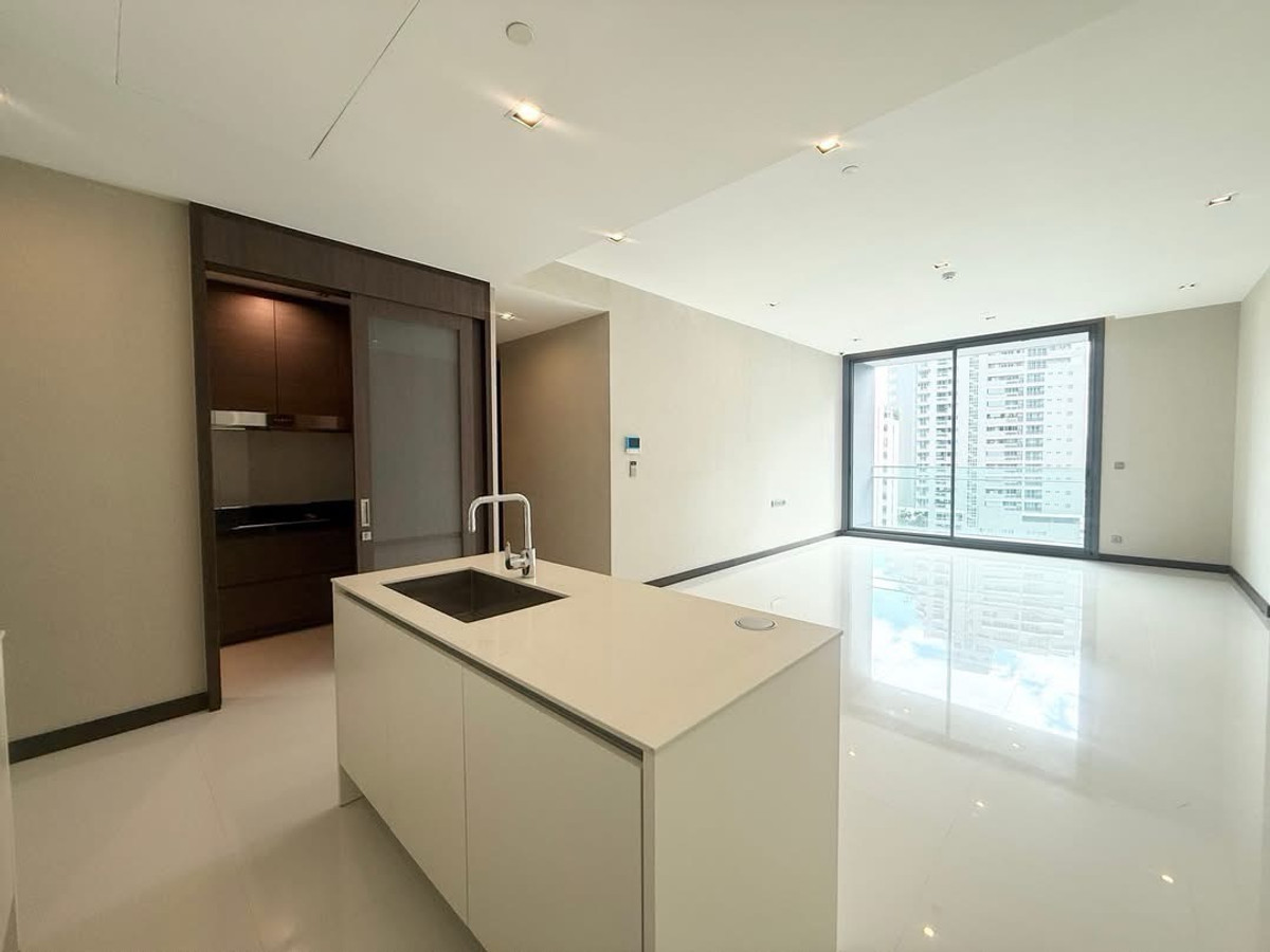 For SaleCondoNana, North Nana,Sukhumvit13, Soi Nana : Q1 Sukhumvit 3 bedrooms, open view, closed kitchen, promotion price 35 million.