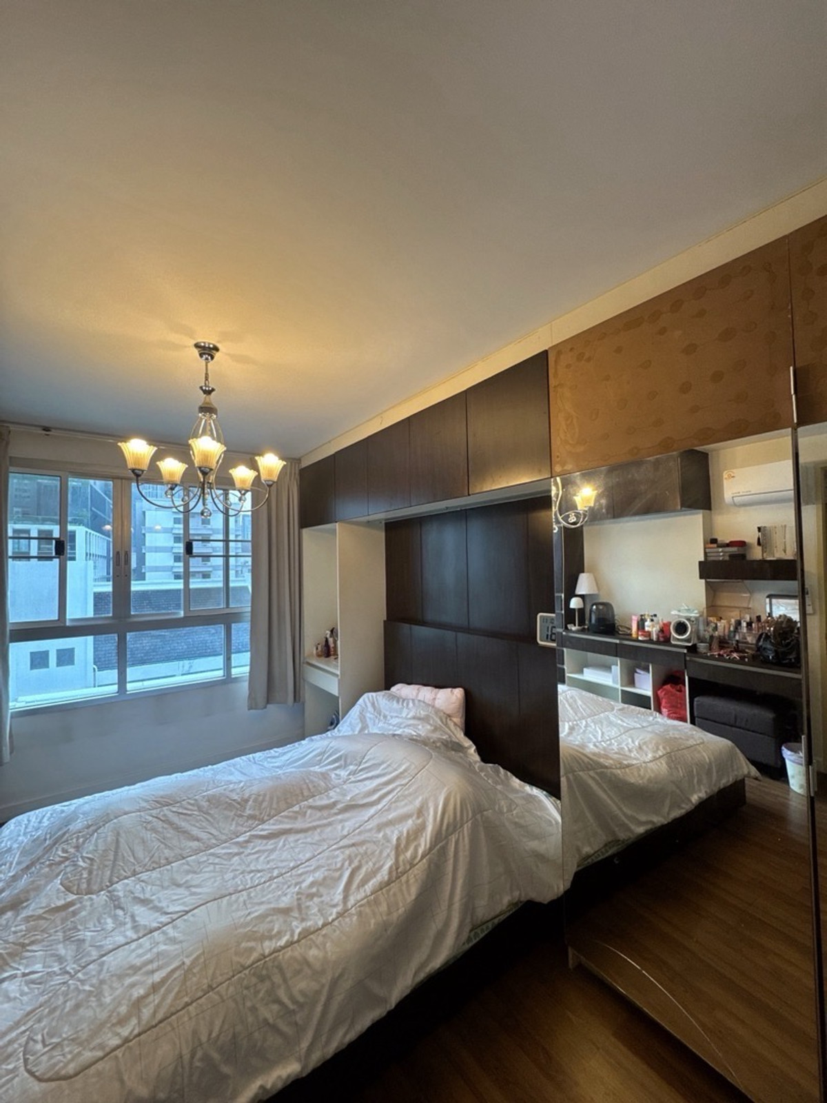 ขายคอนโดสุขุมวิท อโศก ทองหล่อ : ✨ ขายคอนโด The Clover Thonglor – ใจกลางทองหล่อ ✨
ห้องใหญ่ 74.45 ตร.ม. ชั้น 4 ตึก B
2 ห้องนอน 2 ห้องน้ำ บรรยากาศเงียบสงบ เป็นส่วนตัว
ราคาเพียง 6.5 ล้านบาท (ค่าโอนคนละครึ่ง)

เหมาะสำหรับคนที่อยากอยู่ในทำเลสุดฮิป ใกล้ร้านอาหาร คาเฟ่ และแหล่งไลฟ์สไตล์ทองหล่อ
