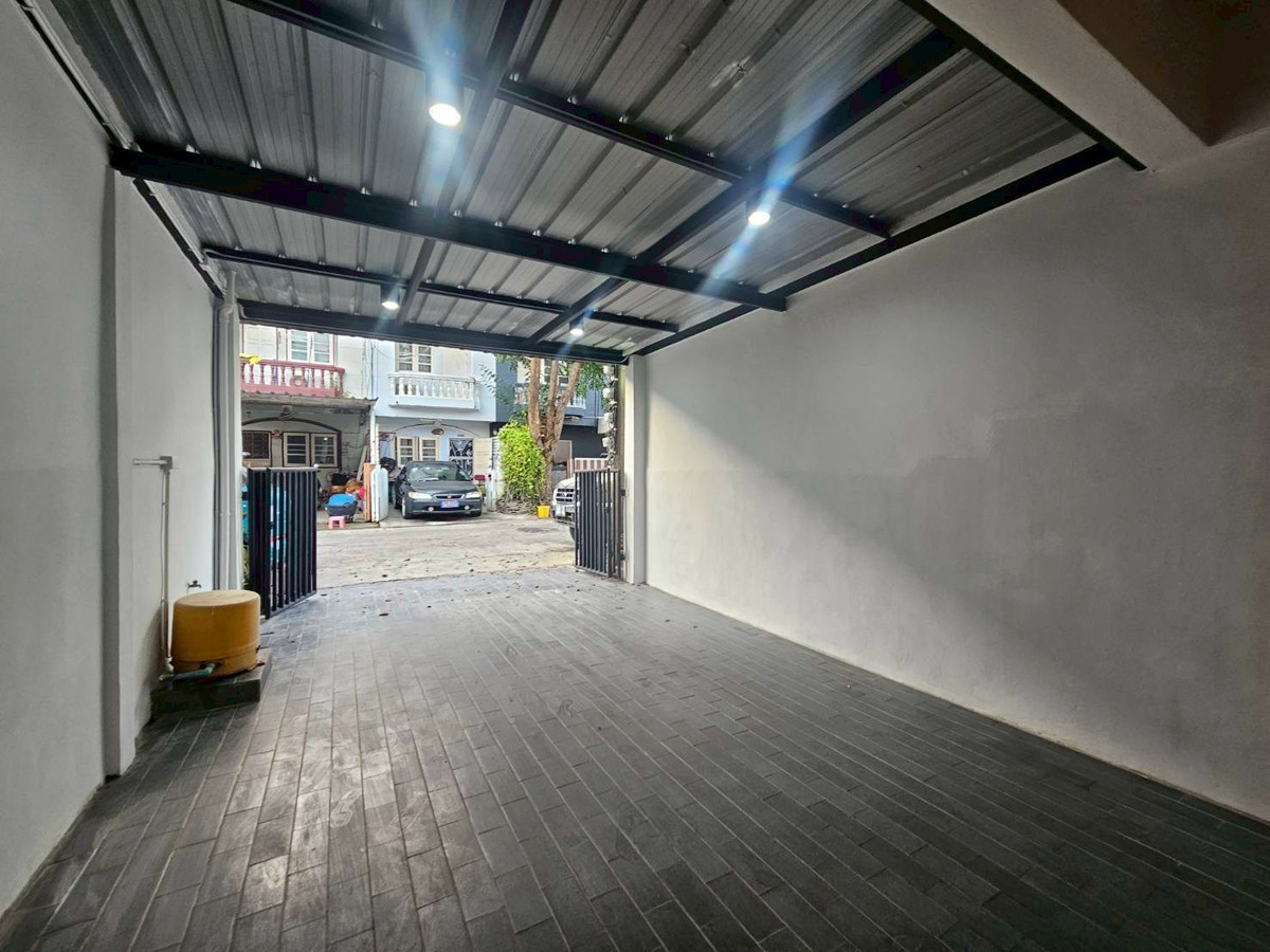 ขายทาวน์โฮมรามคำแหง หัวหมาก : ขายทาวน์เฮาส์ 2 ชั้น หมู่บ้านปรีชา 8 บ้านรีโนเวทใหม่พร้อมอยู่ ราคาดีมาก (N.1936)