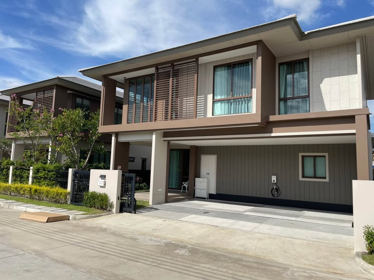 For RentHousePattanakan, Srinakarin : For Rent: Burasiri Krungthep Kreetha – 4 Bedrooms 4 Bathrooms + EV Charger | Fully Furnished & Ready to Move In📍Near Brighton & Wellington International Schools