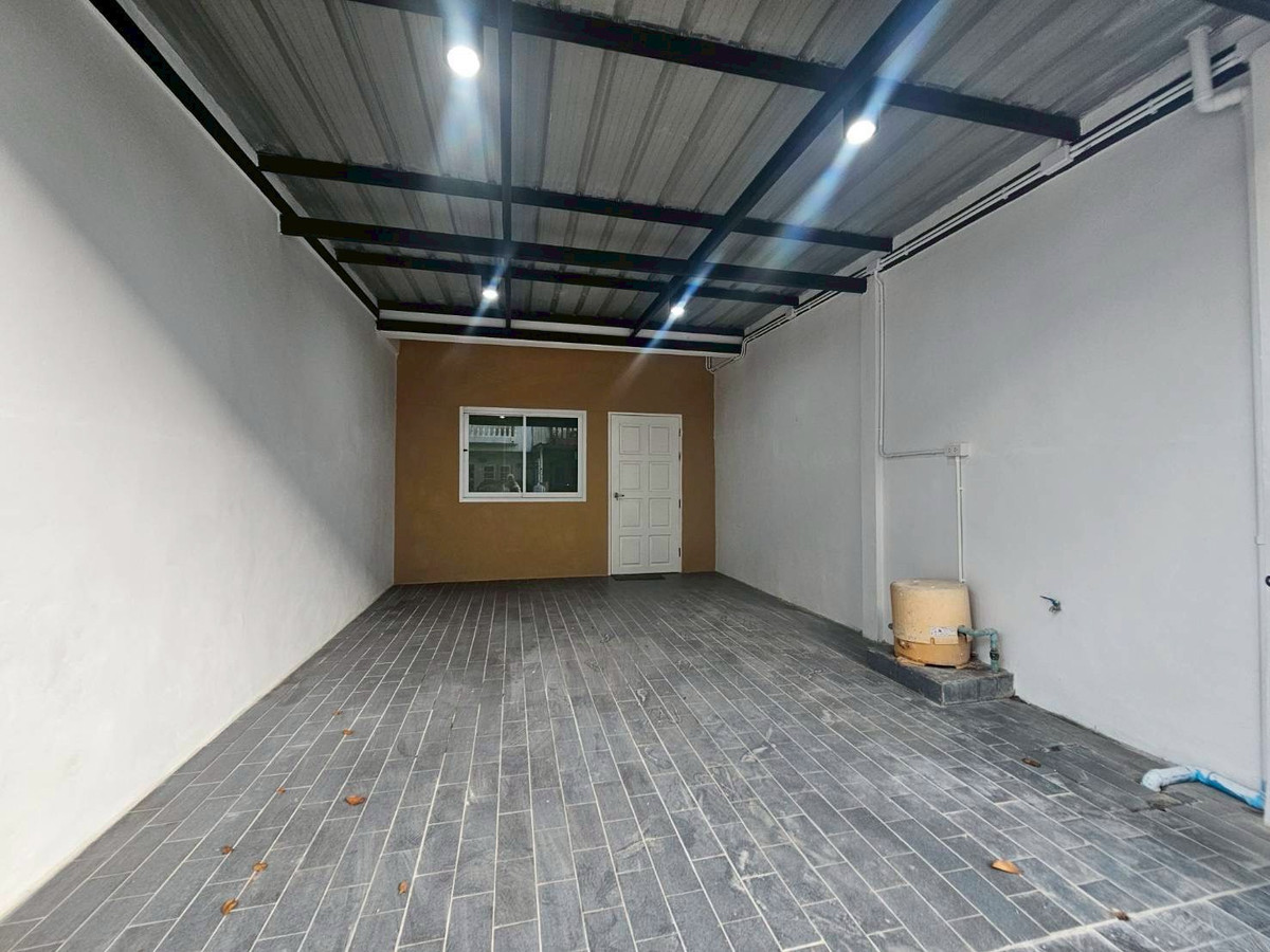 ขายทาวน์โฮมรามคำแหง หัวหมาก : ขายทาวน์เฮาส์ 2 ชั้น หมู่บ้านปรีชา 8 บ้านรีโนเวทใหม่พร้อมอยู่ ราคาดีมาก (N.1936)