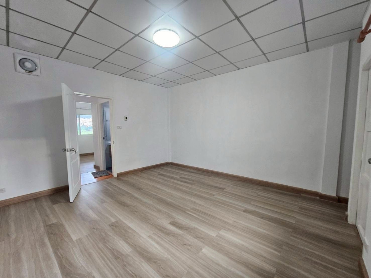 ขายทาวน์โฮมรามคำแหง หัวหมาก : ขายทาวน์เฮาส์ 2 ชั้น หมู่บ้านปรีชา 8 บ้านรีโนเวทใหม่พร้อมอยู่ ราคาดีมาก (N.1936)