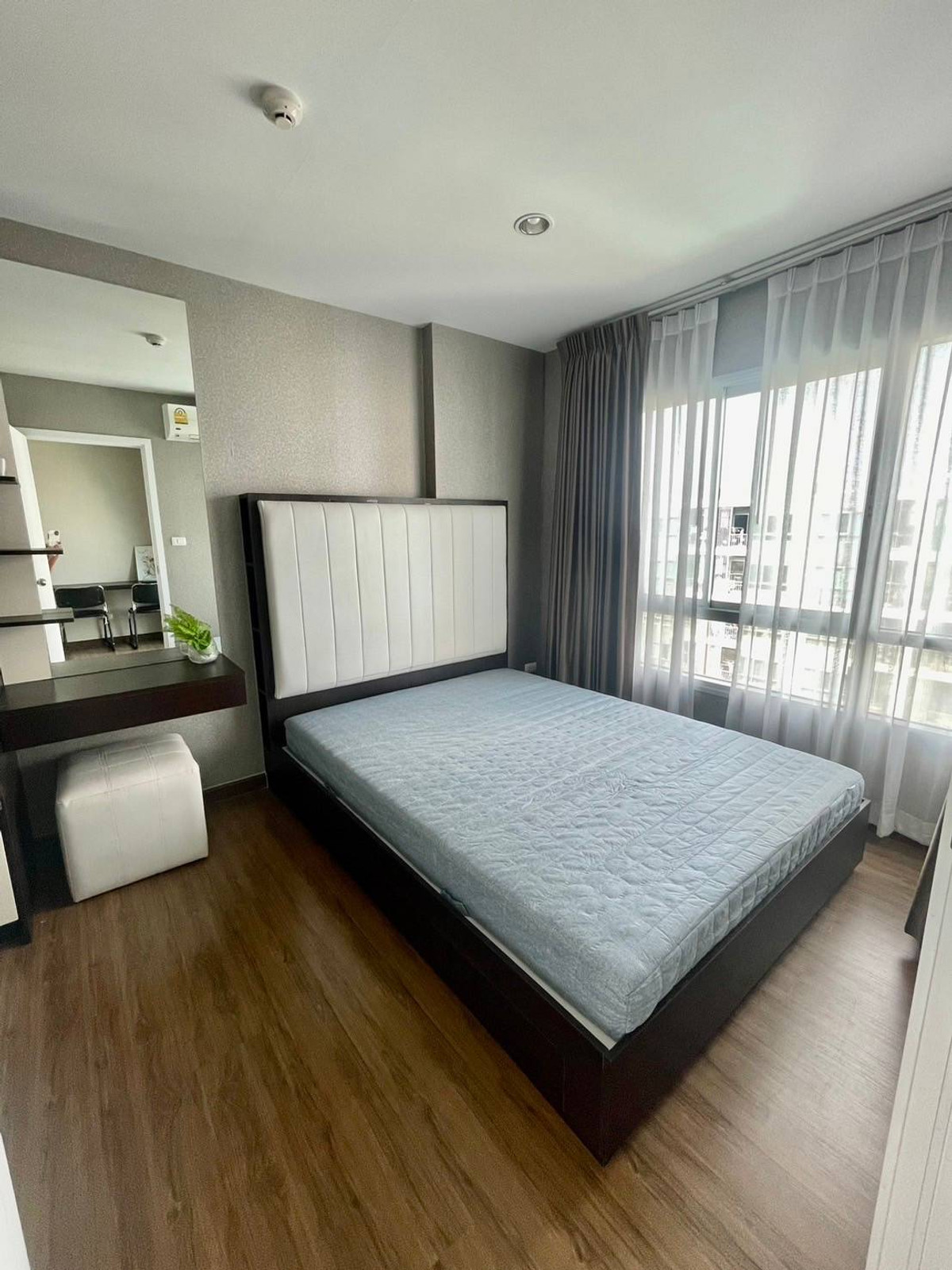 For RentCondoChaengwatana, Muangthong : Condo for rent, Hallmark Chaengwattana price, 35 sq m., near the Pink Line MRT. Central Chaengwattana PIM