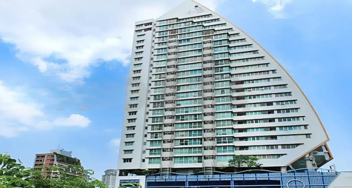 ขายคอนโดสาทร นราธิวาส : ✨ ห้องหรูดีไซน์พรีเมียม ในราคาที่คุณฝันถึง St. Louis Grand Terrace คุ้มกว่านี้ไม่มีอีกแล้ว 🎉