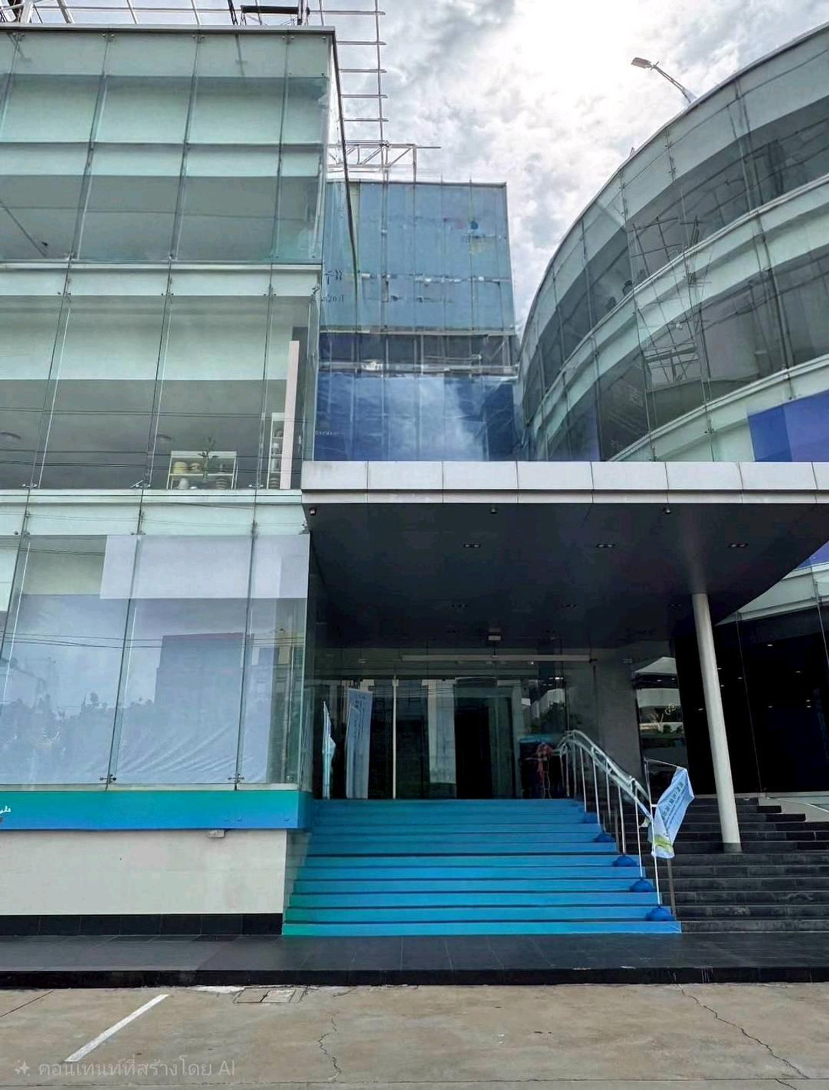 For RentOfficeRatchadapisek, Huaikwang, Suttisan : 🔥🔥🔥ให้เช่าอาคารสำนักงานขนาดใหญ่ 5 ชั้น ติดถนนรัชดาภิเษก🏢🏢🏢
