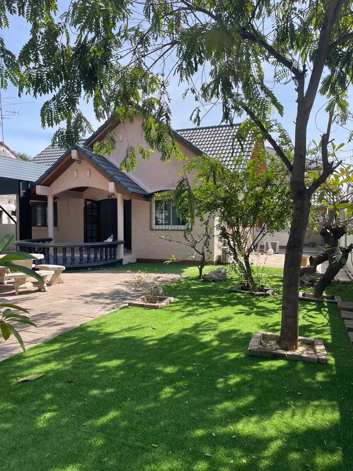 ให้เช่าบ้านพัฒนาการ ศรีนครินทร์ : ให้เช่าบ้านเดี่ยวชั้นเดียว 107ตรว.  หมู่บ้านปลาทอง ศรีนครินทร์ ติดแจสเออเบิร์น ศรีนครินทร์