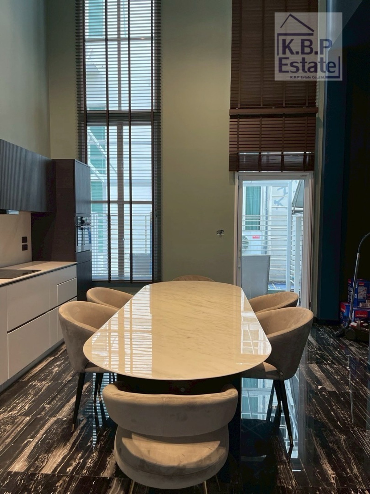 ทาวน์โฮมสุขุมวิท อโศก ทองหล่อ : ขาย / ให้เช่า บ้านกลางกรุง ทองหล่อ – บ้านทำใหม่ ใจกลางทองหล่อ ตกแต่งอย่างดีมากที่สุด ((พร้อมเข้าอยู่))