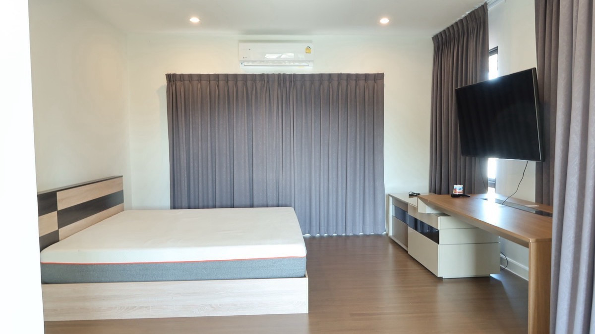 For RentHousePattanakan, Srinakarin : Single house for rent, Setthasiri Phatthanakan, 4 bedrooms, fully furnished, pets allowed.