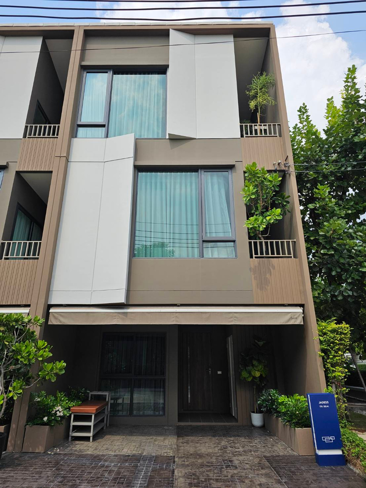 For SaleTownhomeLadprao101, Happy Land, The Mall Bang Kapi : Baan Klang Muang Lat Phrao 101 Station, first hand, best price