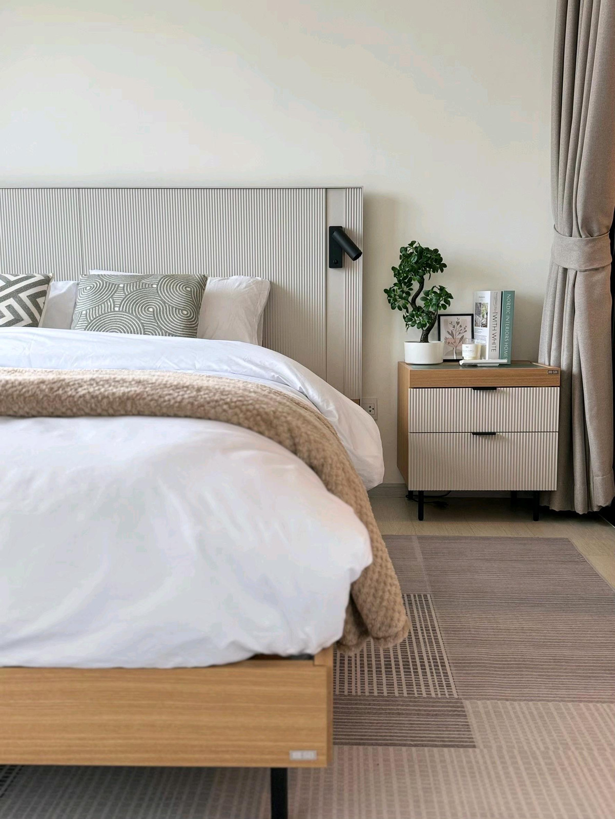 ให้เช่าคอนโดพระราม 9 เพชรบุรีตัดใหม่ RCA : **Agent Post | Life Asoke – ทำเลดีที่สุด ติด MRT เพชรบุรี 🚇**
