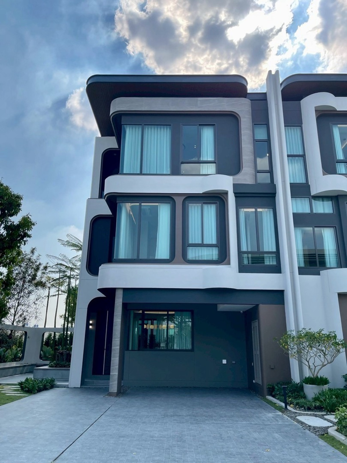 For SaleHouseRathburana, Suksawat : 3-story house, Sukhumvit location, new project.