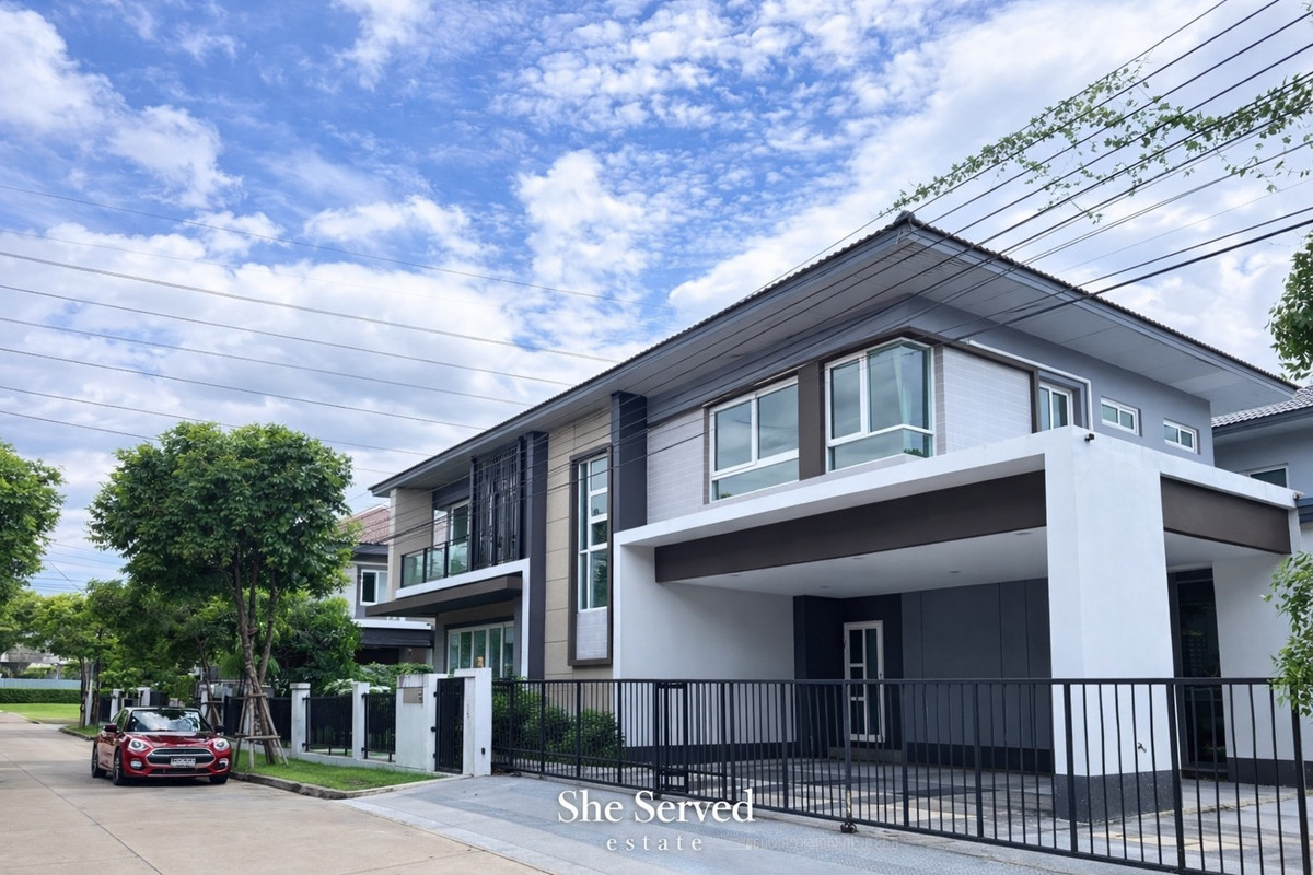 For RentHouseBangna, Bearing, Lasalle : ▲ Laddarom Village, Bangna KM.7 ▲ 4 bedrooms | 4 bathrooms (+ 1 maids room), new furniture throughout.