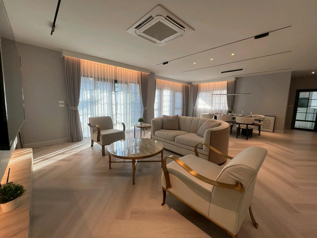 For RentHouseBangna, Bearing, Lasalle : 🚩For Rent: Centro Bangna / 4 Bed, 5 Bath, 3 Parking / 280 Sqm.