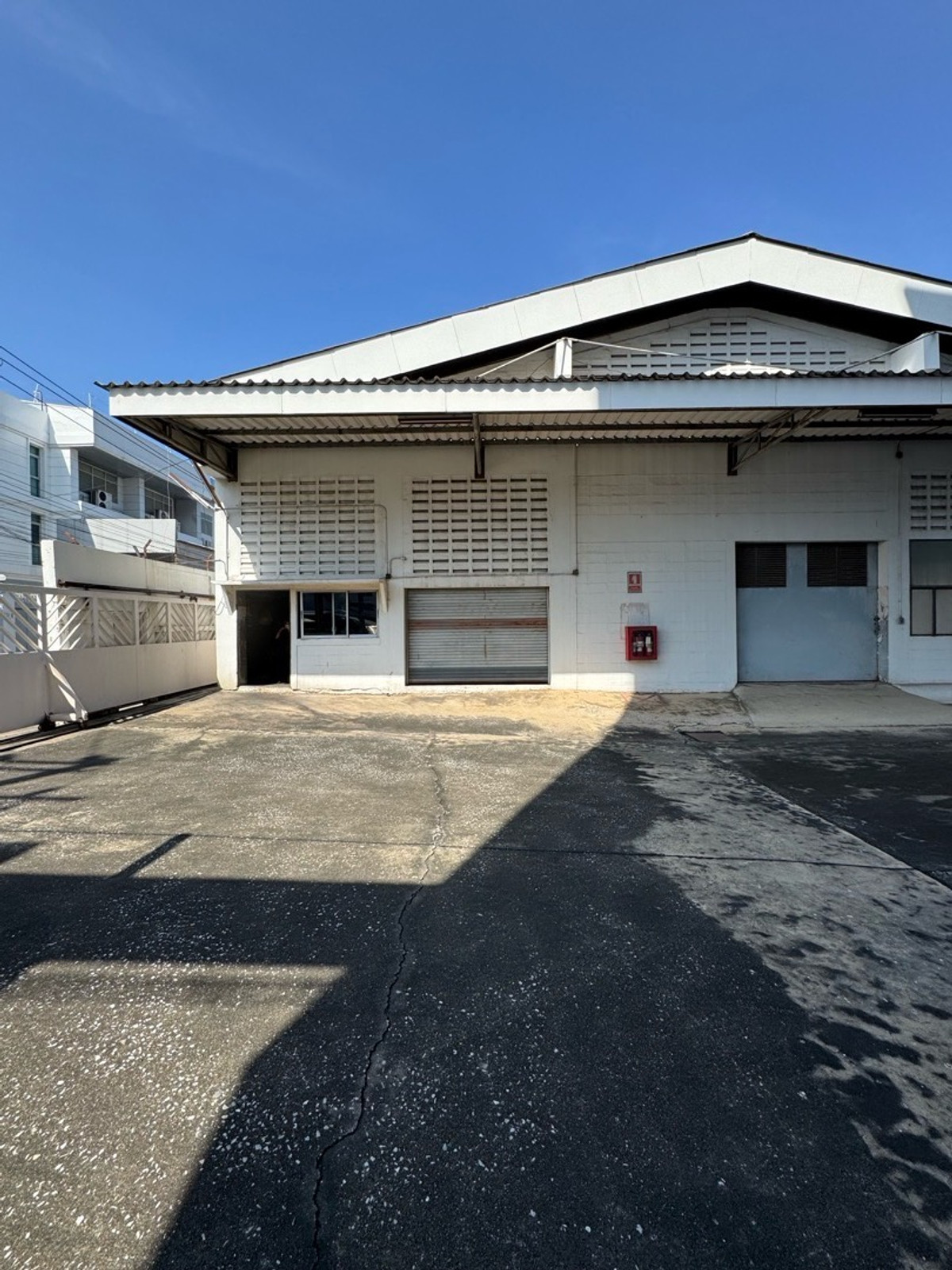 ให้เช่าโรงงานบางนา แบริ่ง ลาซาล : ให้เช่า โรงงาน 6-3-27 ไร่ พื้นที่ 7,000 ตารางเมตร มีใบอนุญาต อ.2 และ อ.6 เคยมี รง.4 แต่ยกเลิกใช้ ผู้เช่าต้องขอใหม่ @ บางนา ลาซาล แบริ่ง กทม 