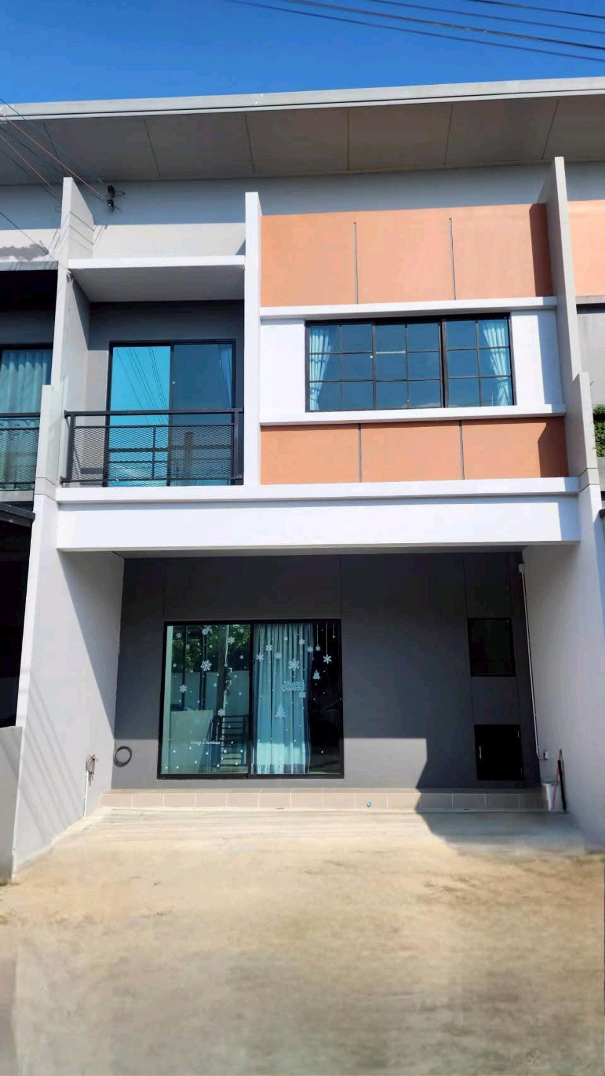 ให้เช่าทาวน์โฮมนนทบุรี บางใหญ่ บางบัวทอง : 💫 ทาวน์โฮม 2 ชั้น สไตล์ New York Loft หน้ากว้าง 5.7 ม. ไม่ติดหลังอื่น เป็นส่วนตัวสุดๆ