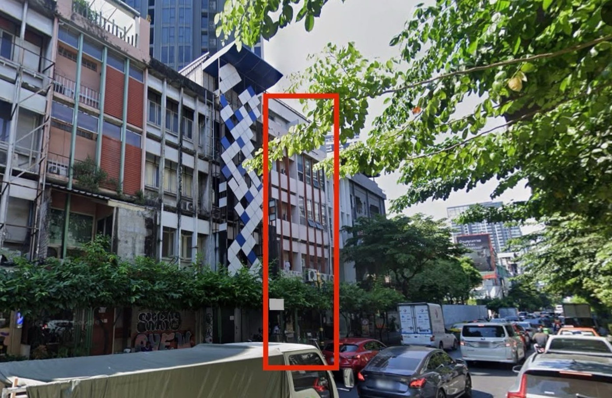 For RentShop HouseSukhumvit, Asoke, Thonglor : Commercial building for rent, 2 units, along Sukhumvit Road, along the BTS Thonglor, Phrom Phong, premium location, foreigners and tourists.