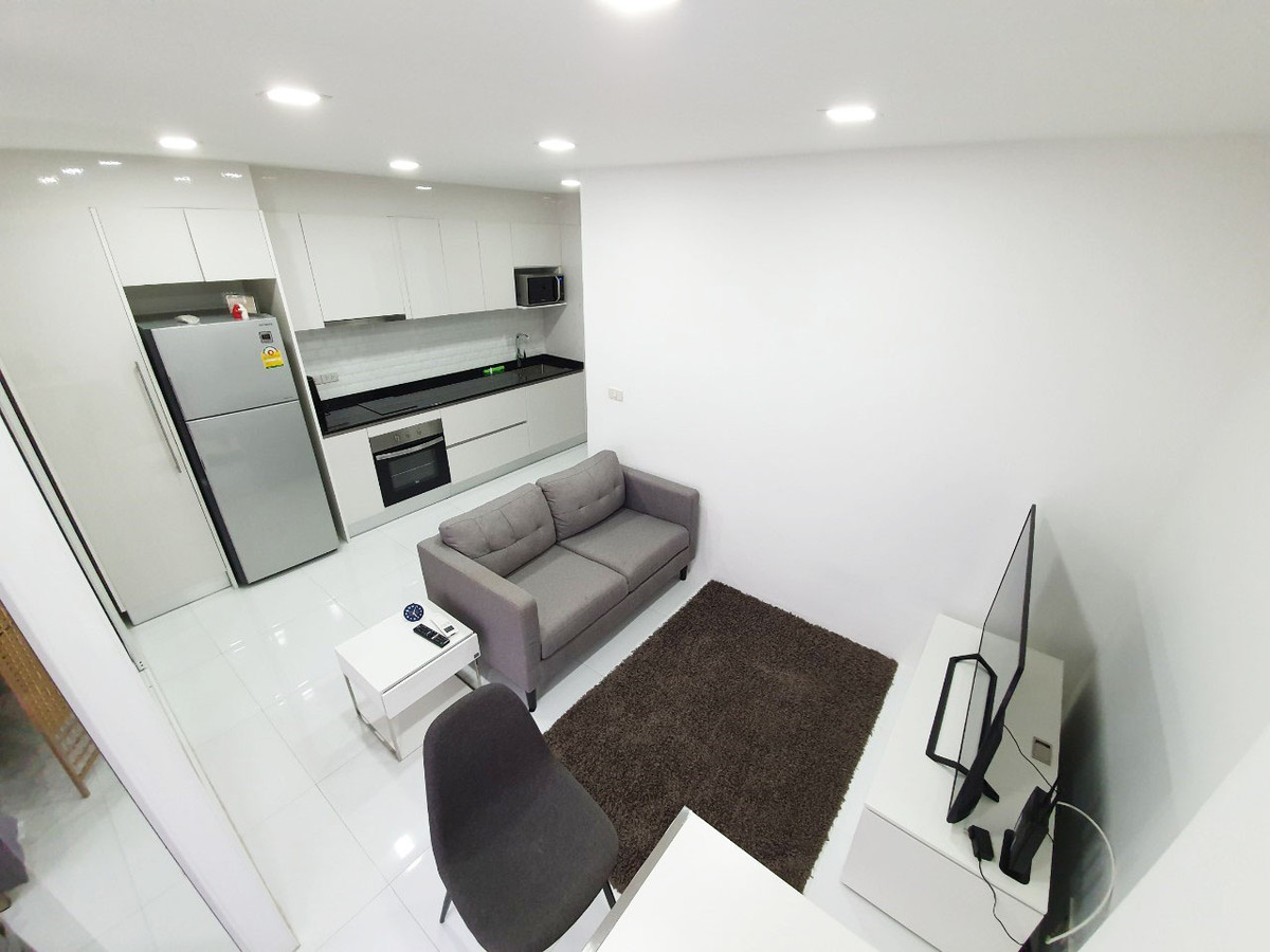 For RentCondoSukhumvit, Asoke, Thonglor : *Room available for Prime Suites Sukhumvit 18, 8th floor, 1 bedroom, 1 bathroom, 35 sq m, newly renovated, good location.