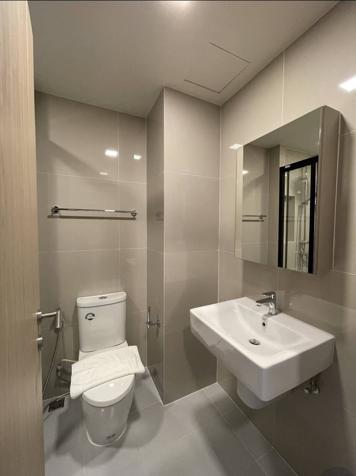 For RentCondoWongwianyai, Charoennakor : 💥DL-9660💥FLO by Sansiri 👉Line : @fastcondo