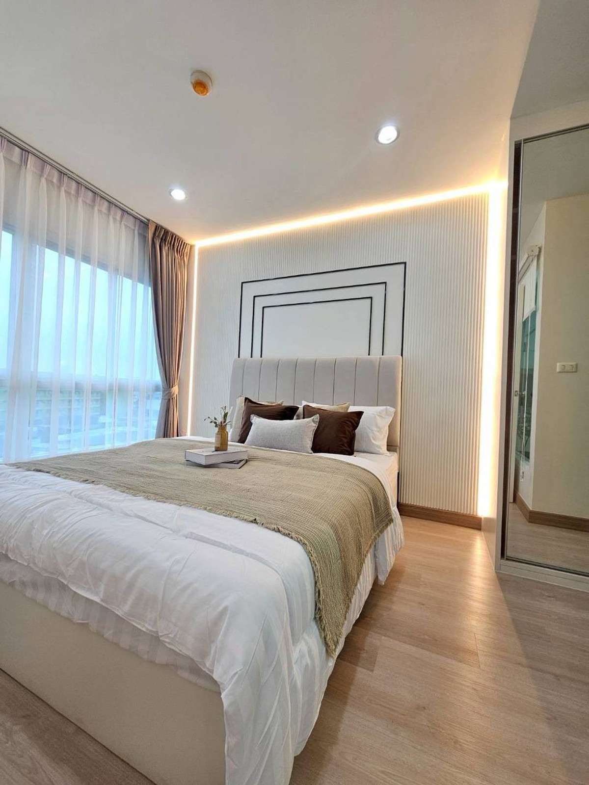 ขายคอนโดวงเวียนใหญ่ เจริญนคร : The Viva Condo Sathorn-Taksin  (เดอะ วีว่า สาทร-ตากสิน) 200 เมตร BTS วงเวียนใหญ่ ทางด่วนศรีรัช ใกล้ห้างไอคอน สยาม