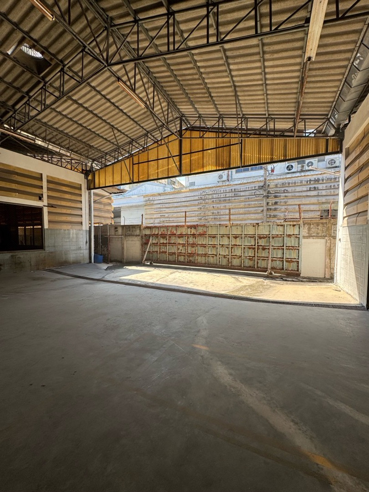 For RentFactoryBangna, Bearing, Lasalle : Factory for rent, 6-3-27 rai, area 7,000 square meters, has A.2 and A.6 licenses, used to have R.4 but canceled use, tenant must apply for a new one @ Bangna, Lasalle, Bearing, Bangkok