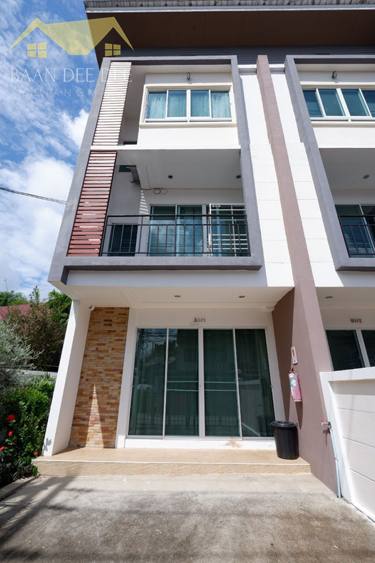 For RentTownhomeChiang Mai : Townhouse in the middle of the city For rent 15,000 baht per month, near Sarasas Witaed Chiang Mai School No.1H122