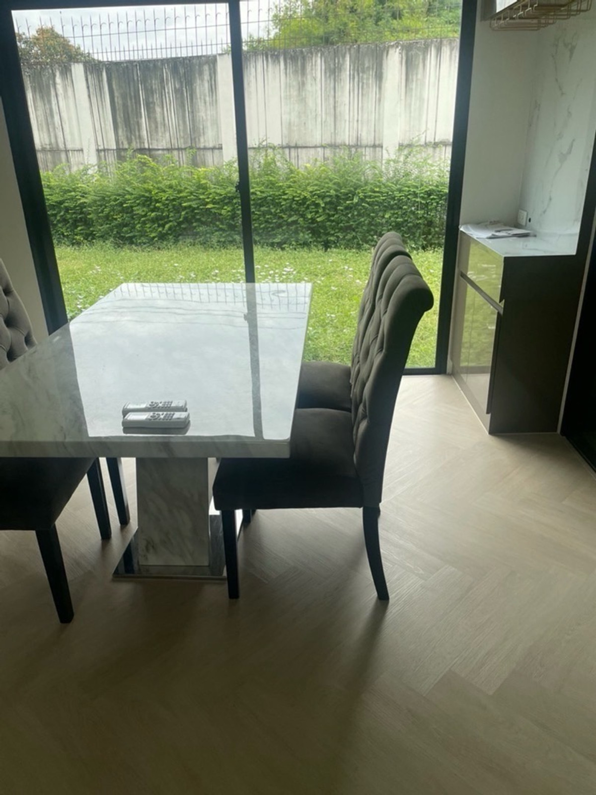 For RentHousePattanakan, Srinakarin : Single house for rent, Setthasiri Phatthanakan, 4 bedrooms, fully furnished, pets allowed.