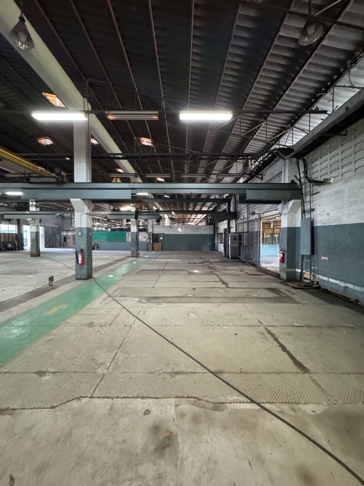 For RentFactoryBangna, Bearing, Lasalle : Factory for rent, 6-3-27 rai, area 7,000 square meters, has A.2 and A.6 licenses, used to have R.4 but canceled use, tenant must apply for a new one @ Bangna, Lasalle, Bearing, Bangkok