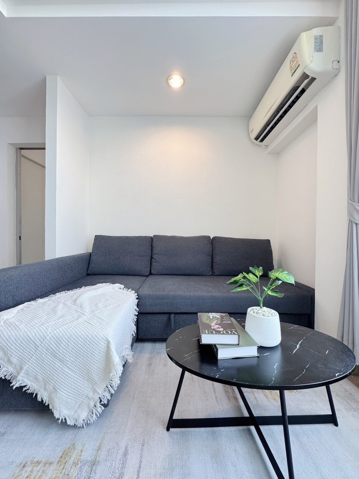 For RentCondoPathum Thani,Rangsit, Thammasat : Condo for rent: Zoom condo 49, duplex type, 2 floors, fully furnished, ready to move in.