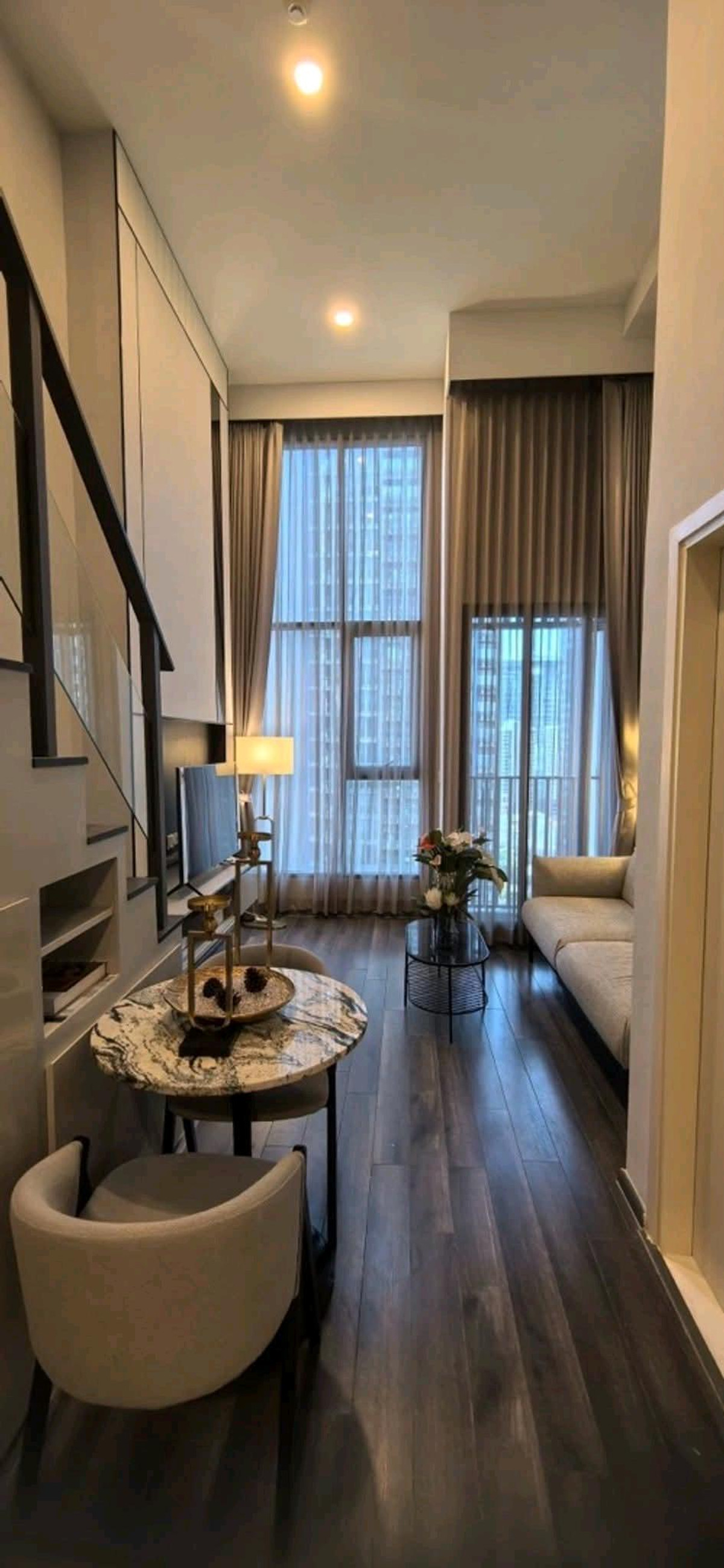 For SaleCondoRama9, Petchburi, RCA : ✅ Condo for sale KnightsBridge Space Rama 9, Duplex style, price lower than the market 🔥‼️ Size 32 sq m. 1 bedroom, 1 bathroom, 17th floor 🚇 near MRT Rama 9 💎 Price only 5,000,000 baht. Hurry and reserve now 🛎️