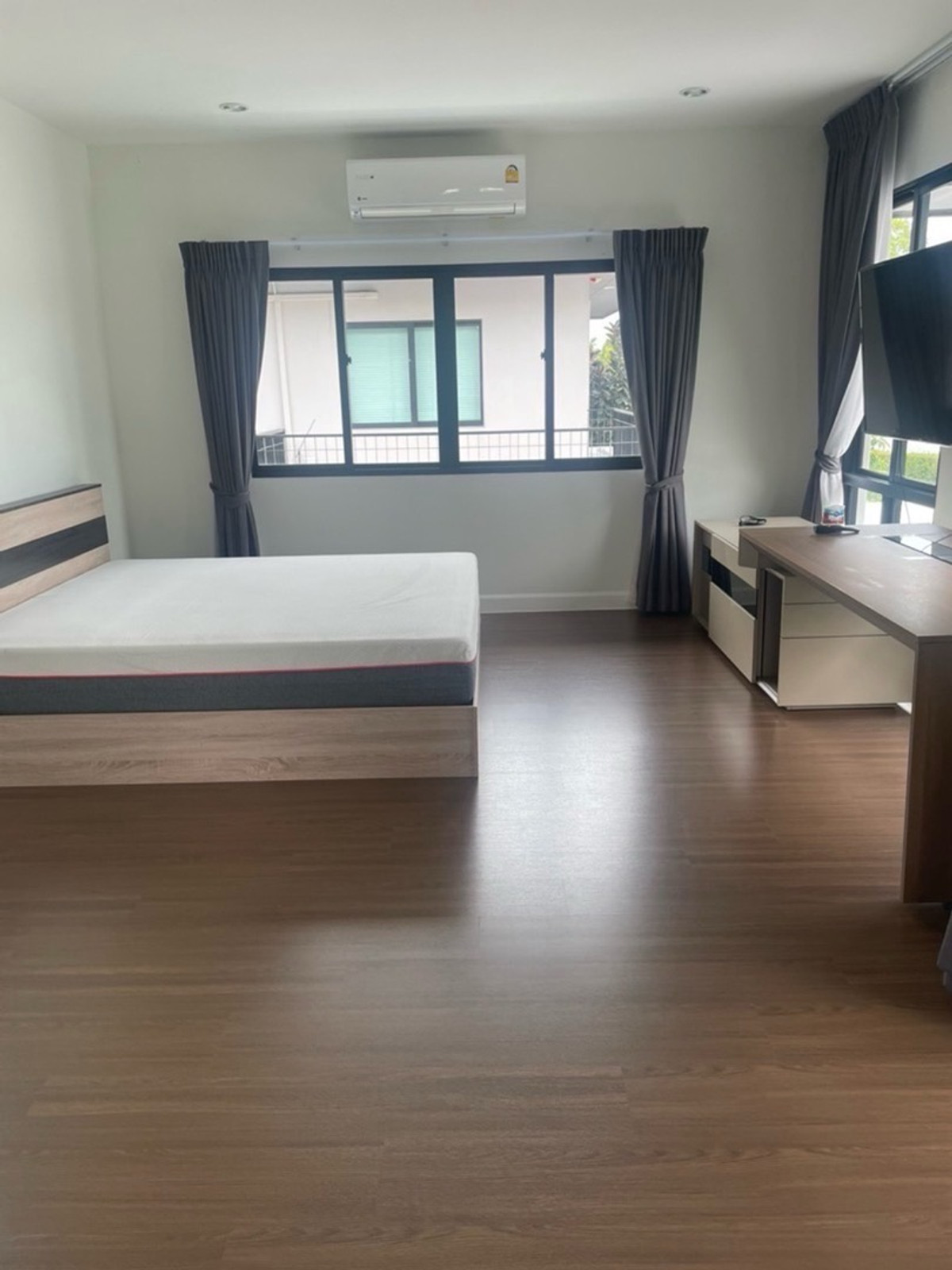 For RentHousePattanakan, Srinakarin : Single house for rent, Setthasiri Phatthanakan, 4 bedrooms, fully furnished, pets allowed.