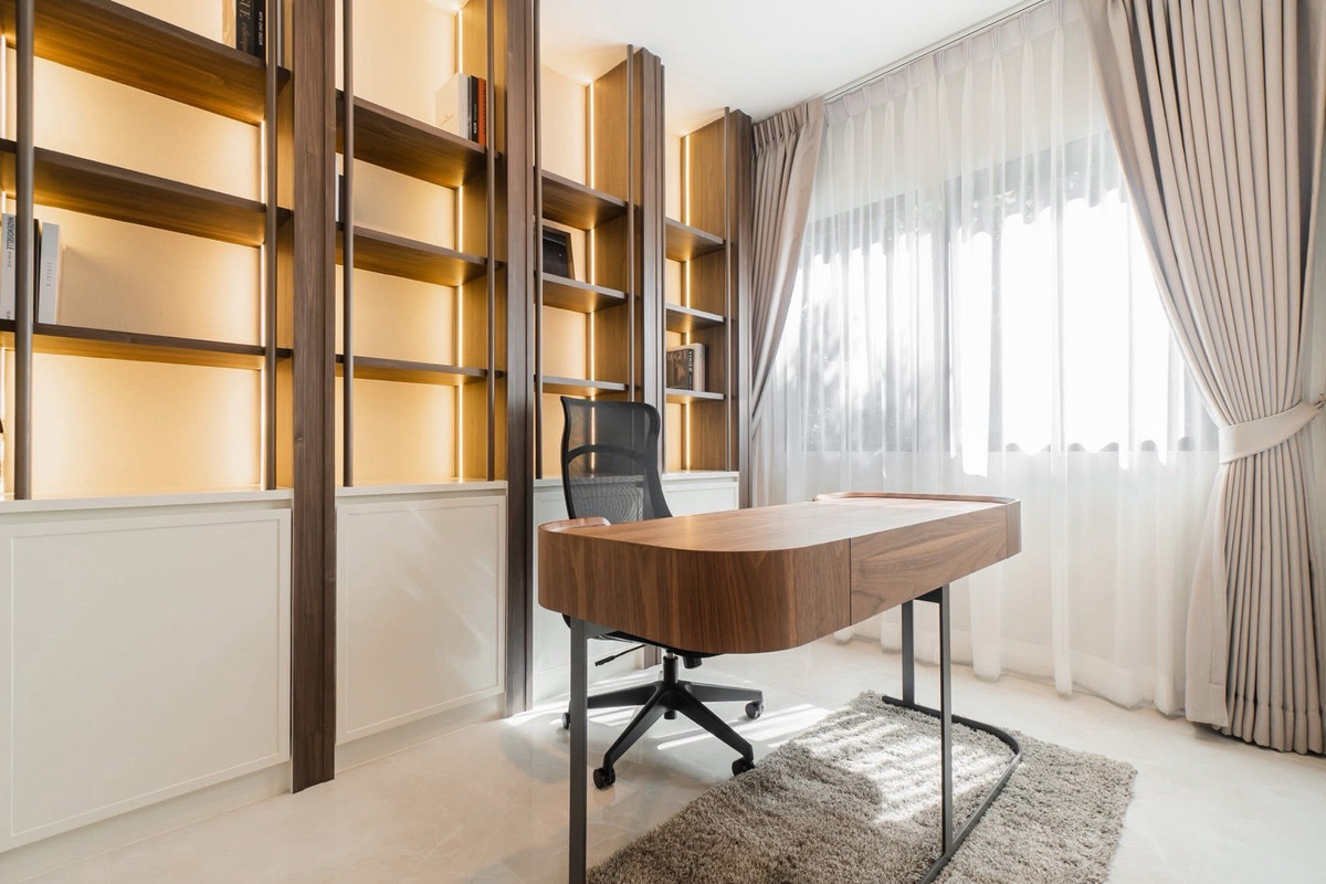 Pattanakan, Srinakarin : For Sale / Rent | 3-Storey Semi-Detached Corner Home | Brand-New, Move-In Ready | 57 sq.w. | Baan Klang Muang The Edition Srinakarin–Suan Luang