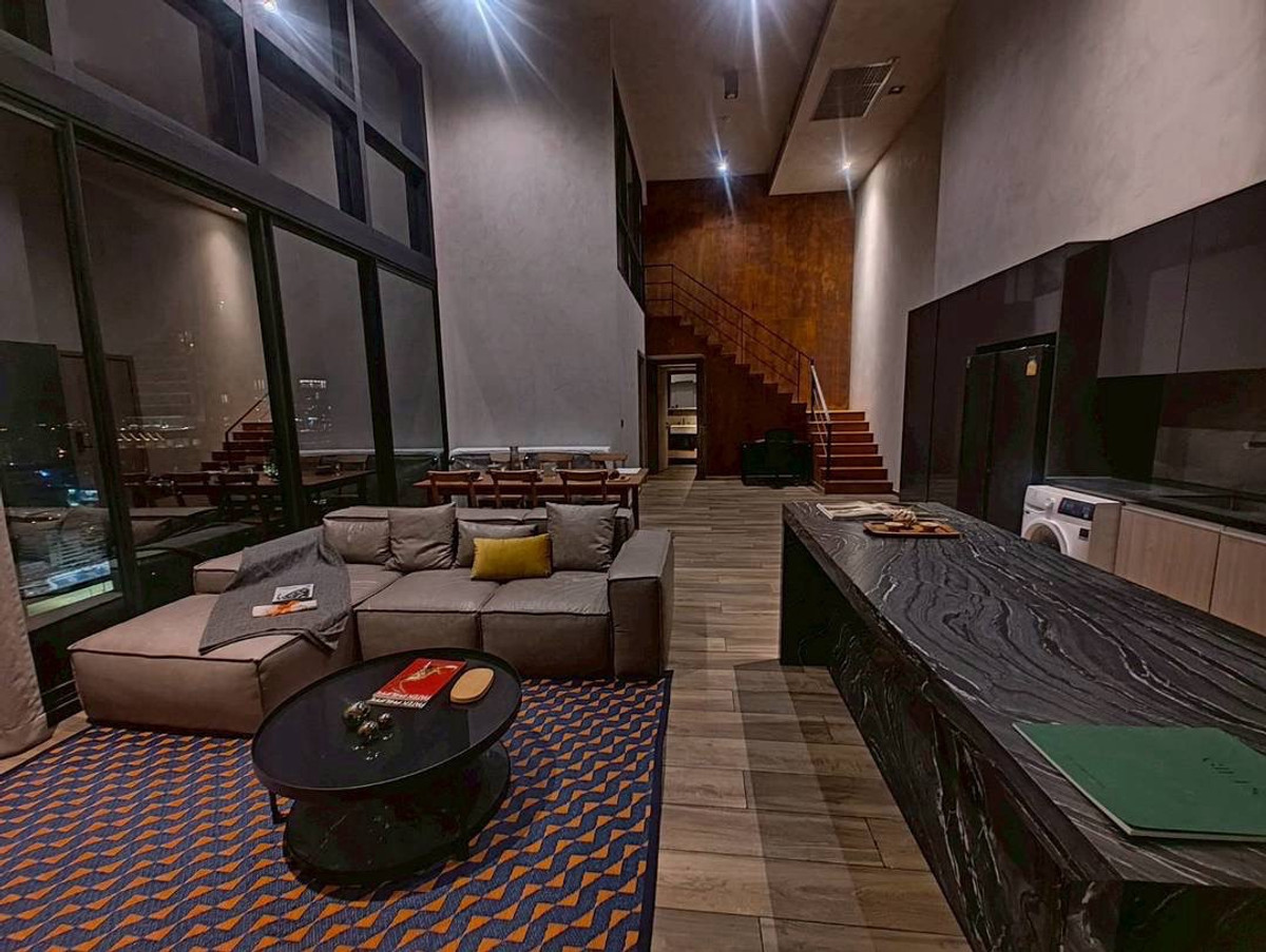 ให้เช่าคอนโดสุขุมวิท อโศก ทองหล่อ : 🌟 The Lofts Asoke – Duplex Penthouse for Rent 🌟