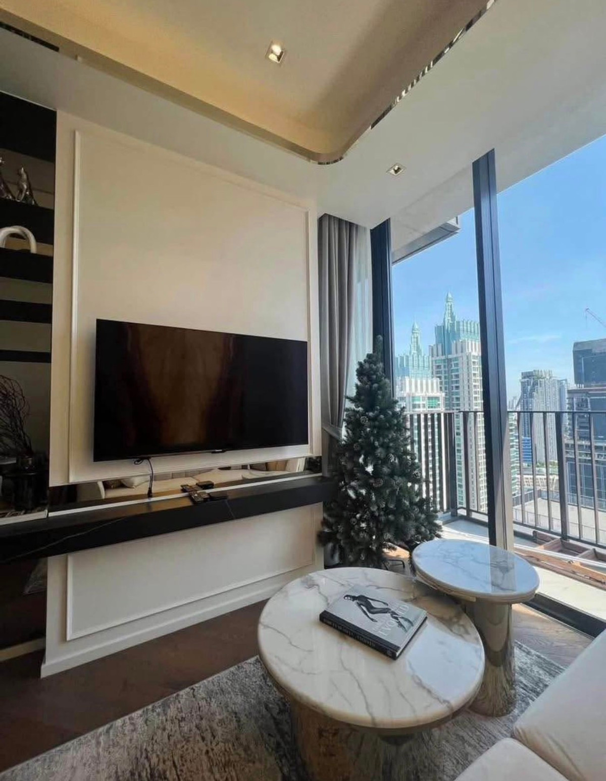 ให้เช่าคอนโดวิทยุ ชิดลม หลังสวน : 🔥🔥 28 Chidlom Condominium fully furnished  Luxury Condominium Brand  🔥🔥