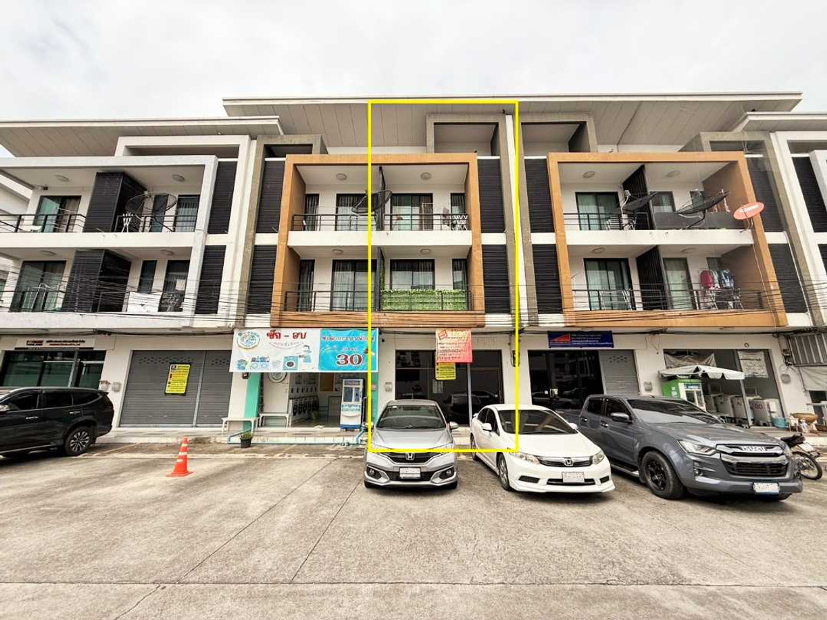 ขายอาคารพาณิชย์ศรีราชา แหลมฉบัง บ้านบึง : ขายอาคารพาณิชย์ (พร้อมผู้เช่า) ในโครงการดีคอมเพล็กซ์ ศรีราชา-นิคมปิ่นทอง1 