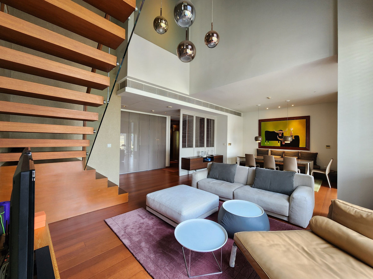 ขายคอนโดสาทร นราธิวาส : ขายด่วน สุโขทัย เรสซิเดนเซส ห้องดูเพล็ก 1 ห้องนอน ตกแต่งครบด้วยเฟอร์นิเจอร์อย่างดี