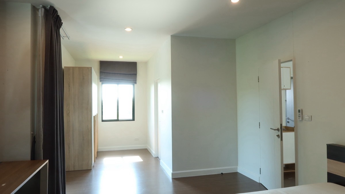 For RentHousePattanakan, Srinakarin : Single house for rent, Setthasiri Phatthanakan, 4 bedrooms, fully furnished, pets allowed.