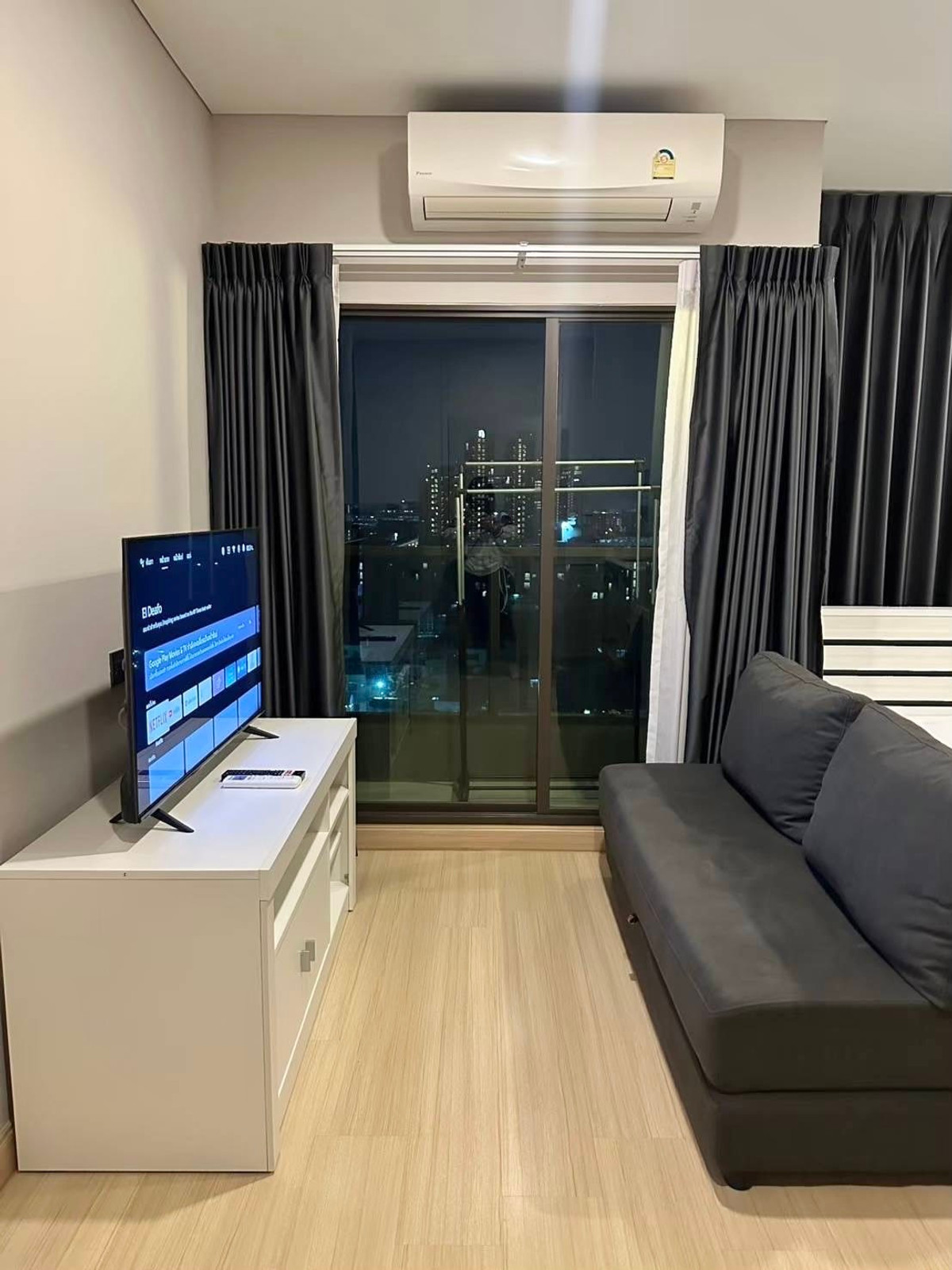 For RentCondoKasetsart, Ratchayothin : 💙 For rent (Lumpini Park Condo Phahon 32) 💙 Near Kasetsart University, BTS Ratchayothin, Studio room, 1 bathroom, 12th floor, size 25 sq m. 💵 Rental price 12,000/month 💵 Furniture and complete electrical appliances📞 If interested, contact 094-847-5707 or 